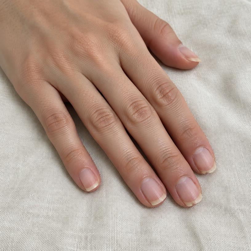 Avant : ongles naturels non travaillés